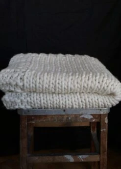 Nick Blanket X @morganemathieu -We Are Knitters Sales DE strickset schafwolle dekoration nick blanket 5 NICK