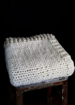 Nick Blanket X @morganemathieu -We Are Knitters Sales FR kit tricot laine decoration nick blanket 4 NICK