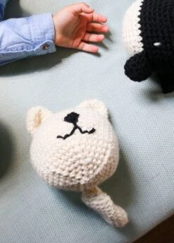 Whale & Cat Amigurumi -We Are Knitters Sales crochet kit petite wool decor whale cat EN 04