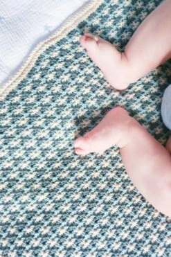 Frisbee Blanket -We Are Knitters Sales frisbee blanket 01