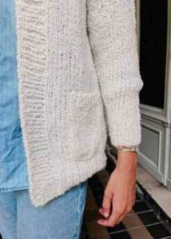 Artichoke Cardigan 10 Artichoke Cardigan -We Are Knitters Sales knitting kit boucle cloud artichoke cardigan en 02