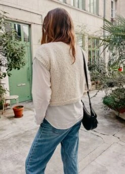 Beetroot Vest -We Are Knitters Sales knitting kit boucle cloud beetroot vest en 04