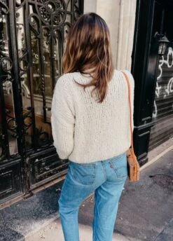 Carrot Sweater -We Are Knitters Sales knitting kit boucle cloud carrot sweater en 04