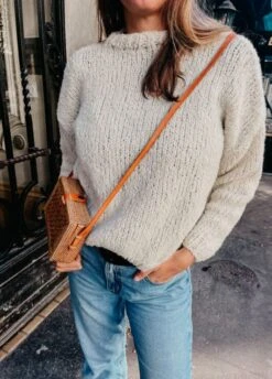 Carrot Sweater -We Are Knitters Sales knitting kit boucle cloud carrot sweater en 05