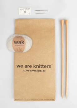 Pear Clutch -We Are Knitters Sales knitting kit boucle cloud pear clutch en 03