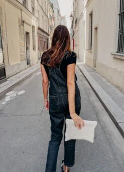 Pear Clutch -We Are Knitters Sales knitting kit boucle cloud pear clutch en 04