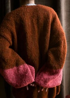 Pianka Cardigan 10 Pianka Cardigan -We Are Knitters Sales knitting kit double trouble yarn wool pinaka cardigan en 04