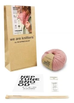 Neptune Snood X @morganemathieu -We Are Knitters Sales knitting kit meriwool neptune snood en 03
