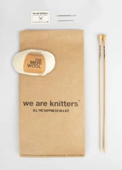 Smuk Scarf -We Are Knitters Sales knitting kit meriwool smuk scarf en 03