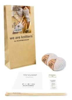 Toucan Snood And Warmers X @morganemathieu -We Are Knitters Sales knitting kit meriwool toucan snood and warmers en 03