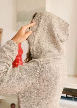 Fog Hoodie -We Are Knitters Sales knitting kit mixed yarn cotton merino fog hoodie men en 04