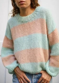 Pull Lula X @morganemathieu -We Are Knitters Sales knitting kit mohair lula sweater en 01 1