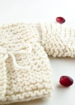 Oz Cardigan -We Are Knitters Sales knitting kit petite wool baby Oz cardigan EN 04