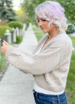 Bombshell Bomber X @knitatude -We Are Knitters Sales knitting kit petite wool bombshell bomber en 05