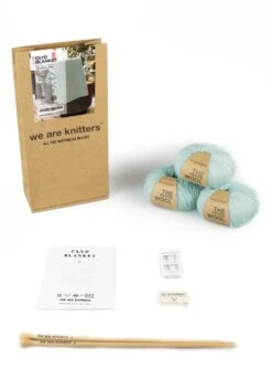 Clyd Blanket -We Are Knitters Sales knitting kit petite wool clyd blanket en 03