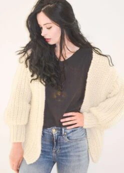 Mama Cardigan X @therealkrystenritter -We Are Knitters Sales knitting kit petite wool krysten ritter mama cardigan en 04