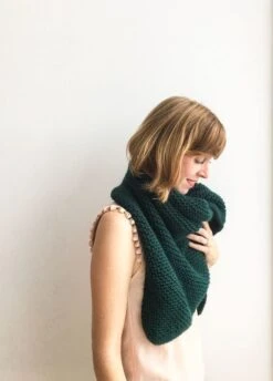 Trendy Chale X @mllesophie -We Are Knitters Sales knitting kit petite wool trendy chale 05