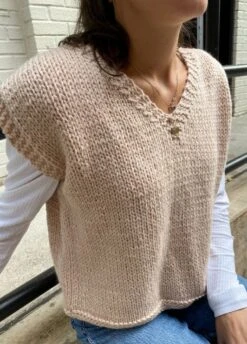 Velvet Vest -We Are Knitters Sales knitting kit squishy yarn wool velvet vest en 04