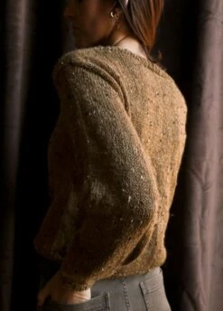 Vaht Sweater -We Are Knitters Sales knitting kit twist shout yarn wool vaht sweater en 04