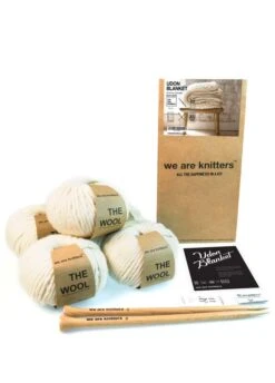Udon Blanket -We Are Knitters Sales knitting kit wool decor udon blanket 03