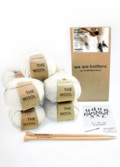 Udon Blanket XXL -We Are Knitters Sales knitting kit wool decor udon blanket xxl 03