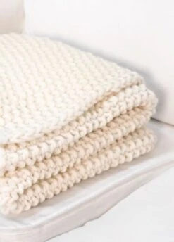 Udon Blanket XXL -We Are Knitters Sales knitting kit wool decor udon blanket xxl 04 1