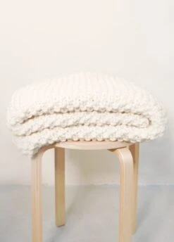 Udon Blanket XXL -We Are Knitters Sales knitting kit wool decor udon blanket xxl 05 1