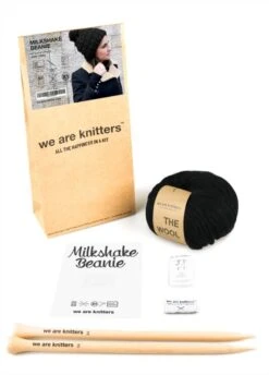 Milkshake Beanie X @morganemathieu -We Are Knitters Sales knitting kit wool milkshake beanie 03 en2