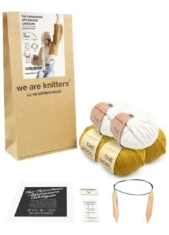 The Crisscross Applesauce Cardigan By Beatific Brenda -We Are Knitters Sales knitting kit wool the crisscross applesauce cardigan en 03