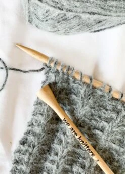 The Double Trouble Yarn Grey -We Are Knitters Sales knitting skein alpaca cotton grey en 02