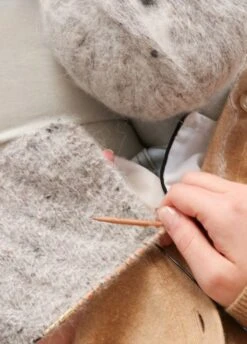 The Fuzzy Yarn Marbled Grey -We Are Knitters Sales skein knitting alpaca wool fuzzy yarn marbled grey en 04