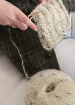 The Fuzzy Yarn Marbled Ochre -We Are Knitters Sales skein knitting alpaca wool fuzzy yarn marbled ochre en 04