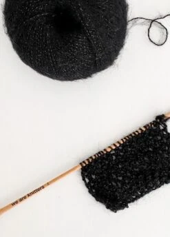 The Bling Bling Yarn Black 9 The Bling Bling Yarn Black -We Are Knitters Sales skein knitting bling bling yarn black en 06