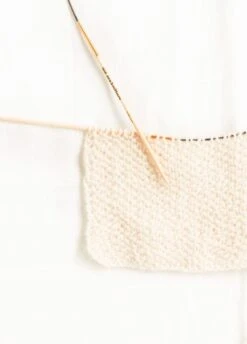 Finita Yarn Natural -We Are Knitters Sales skein knitting finita yarn natiral2 en 04