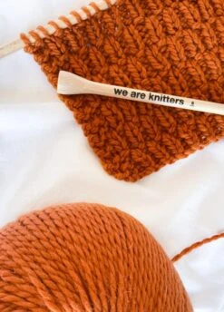 The Squishy Yarn Cinnamon -We Are Knitters Sales skein knitting merino wool alpaca squishy yarn cinnamon en 04