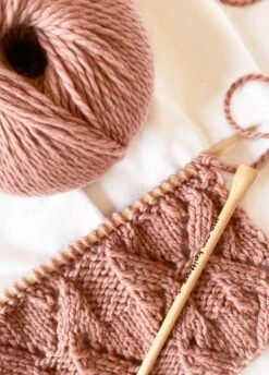 The Squishy Yarn Dusty Pink -We Are Knitters Sales skein knitting merino wool alpaca squishy yarn dusty pink en 04