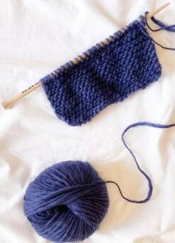 The Wave Wool Blue Rey -We Are Knitters Sales skeins knitting wave wool blue rey en 04