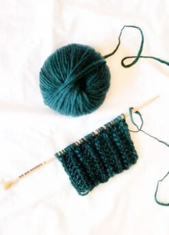 The Wave Wool Forest Green -We Are Knitters Sales skeins knitting wave wool forest green en 04