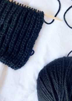 The Meripaca Black -We Are Knitters Sales skeins merino wool baby alpaca knitting meriwool black en 04 1