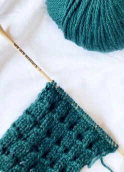 The Meripaca Forest Green -We Are Knitters Sales skeins merino wool baby alpaca knitting meriwool forest green en 04