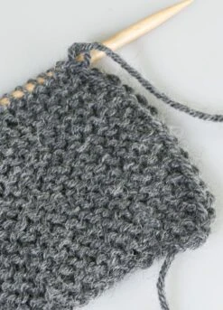 100% Baby Alpaca Spotted Dark Grey -We Are Knitters Sales skeins yarn knitting baby alpaca spotted dark grey en 05