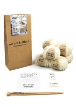 The Fluffy Blanket X @morganemathieu -We Are Knitters Sales strickset wave wool decke the fluffy blanket DE 03 1